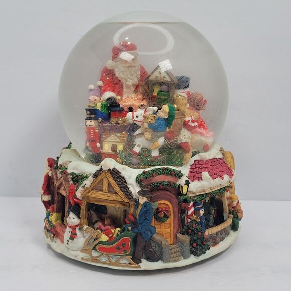 Kirkland Signature Musical Christmas Waterglobe With Revolving Base - Picture 4 of 10